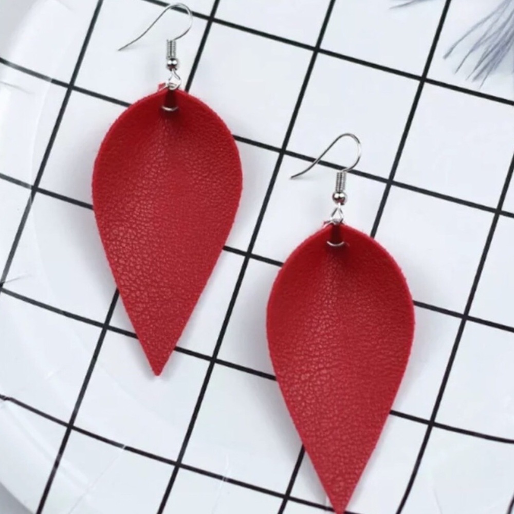✨RED LEATHER LEAF SHAPED EARRINGS-VEGAN-NEW✨DROP